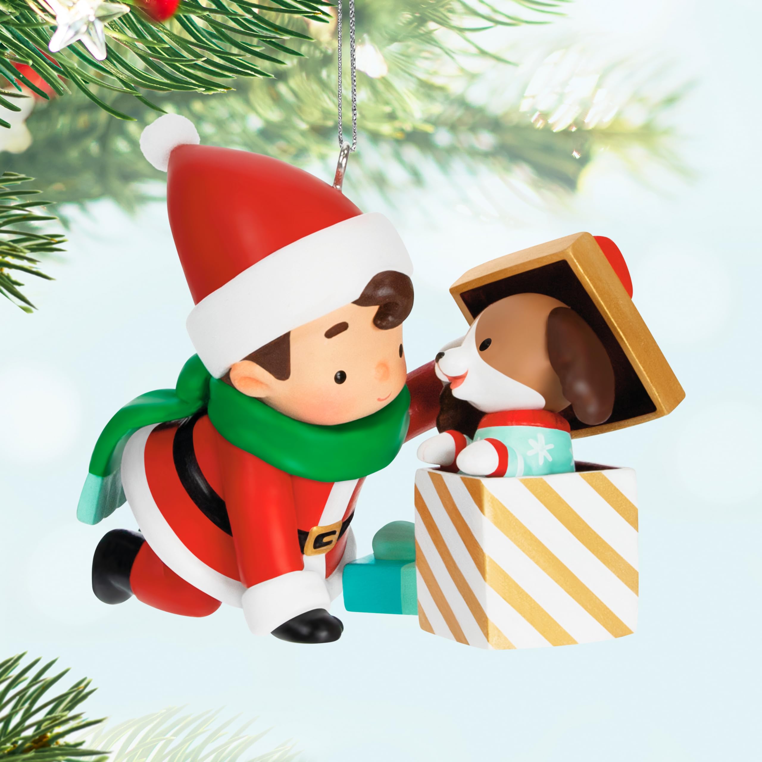 Hallmark　オーナメント Amazon.com: Hallmark Keepsake Christmas Ornament 2024, Young Santa